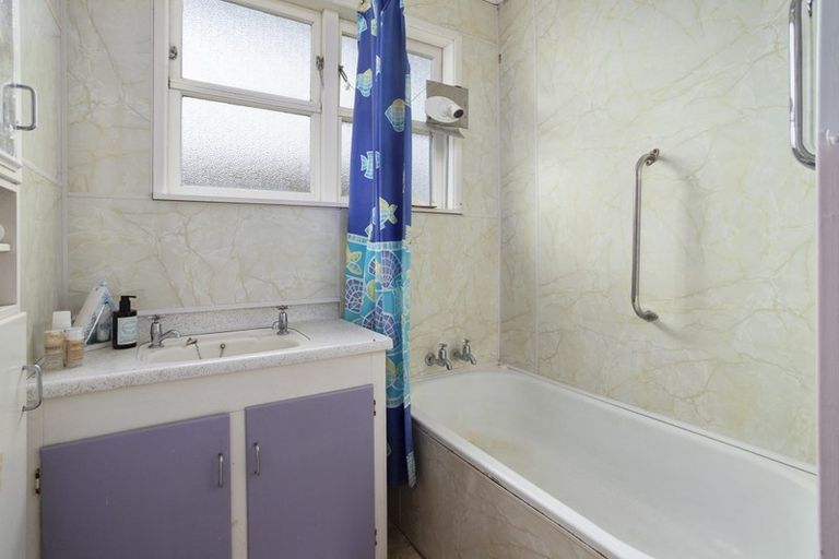 Photo of property in 63 Muir Avenue, Mangere Bridge, Auckland, 2022