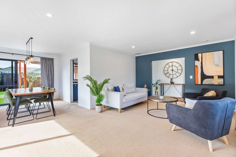 Photo of property in 9 Croftview Road, Wattle Downs, Auckland, 2103