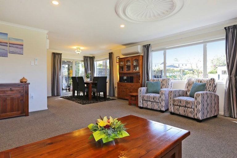 Photo of property in 6 D'arcy Place, Taradale, Napier, 4112