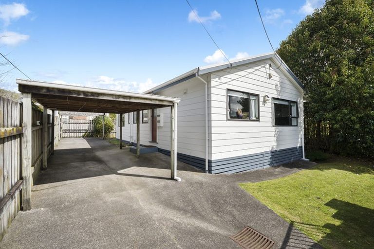 Photo of property in 2/70 Pomaria Road, Henderson, Auckland, 0610