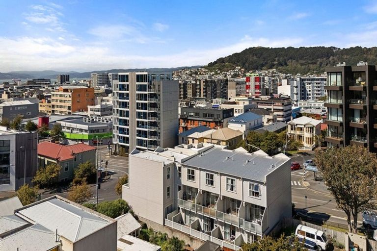 Photo of property in 33 Karo Drive, Te Aro, Wellington, 6011