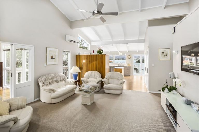 Photo of property in 36 Mana View Road, Paremata, Porirua, 5026