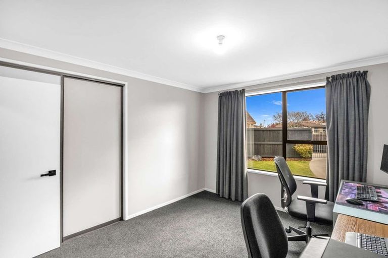 Photo of property in 12 Mchaffies Place, Wainoni, Christchurch, 8061