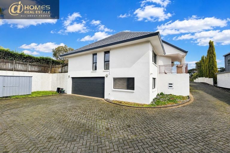 Photo of property in 5 Queen Natalie Place, Massey, Auckland, 0614