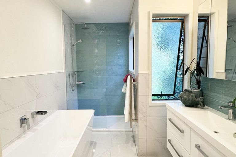 Photo of property in 11 Fitzpatrick Place, Chatswood, Auckland, 0626