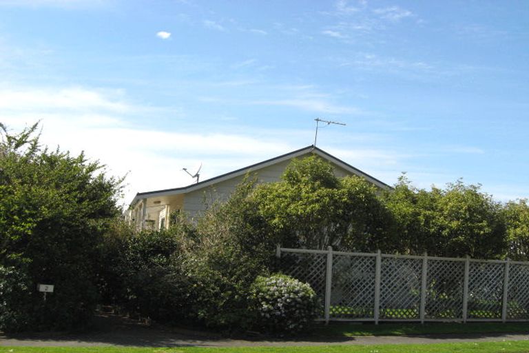 Photo of property in 2 Maple Crescent, Whalers Gate, New Plymouth, 4310