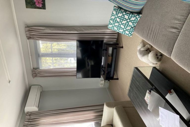 Photo of property in 21 Churchill Avenue, Manurewa, Auckland, 2102