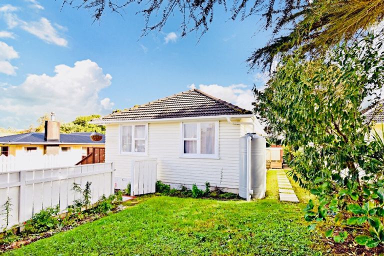 Photo of property in 13 Eddowes Street, Manurewa, Auckland, 2102