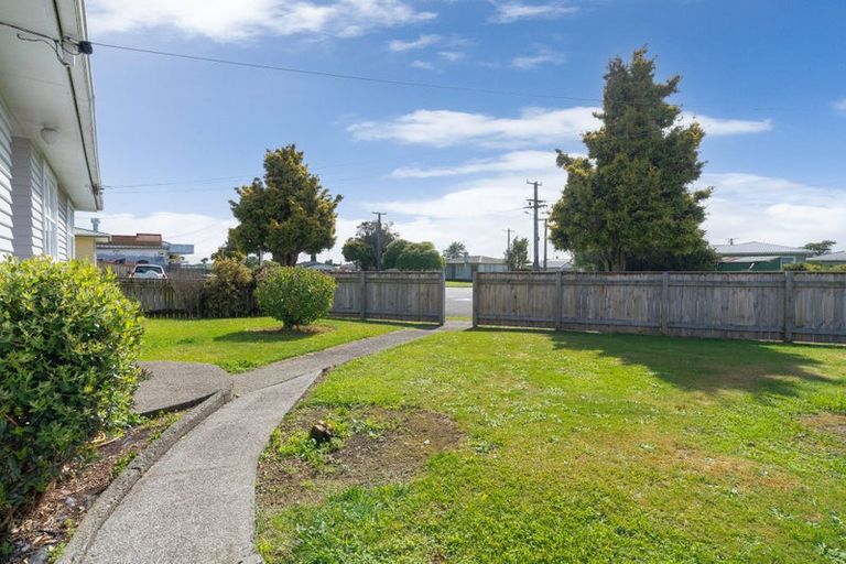 Photo of property in 16 Bledisloe Street, Levin, 5510