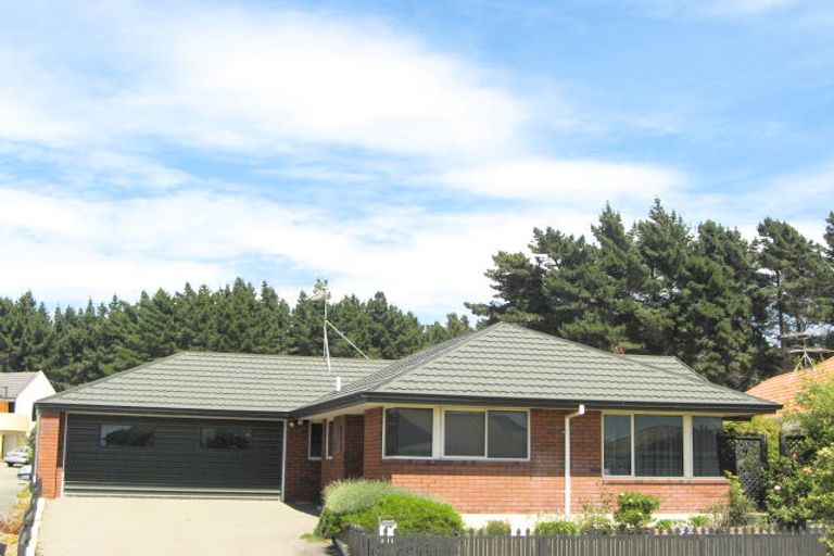 Photo of property in 19a Orlando Crescent, Waimairi Beach, Christchurch, 8083