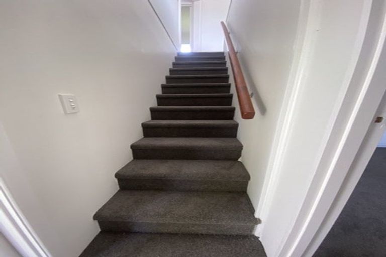 Photo of property in 2/38 Holland Road, Hillcrest, Auckland, 0627