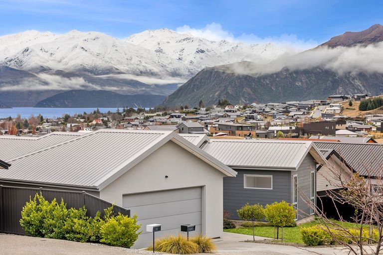 Photo of property in 8 The Heights Avenue, Wanaka, 9305