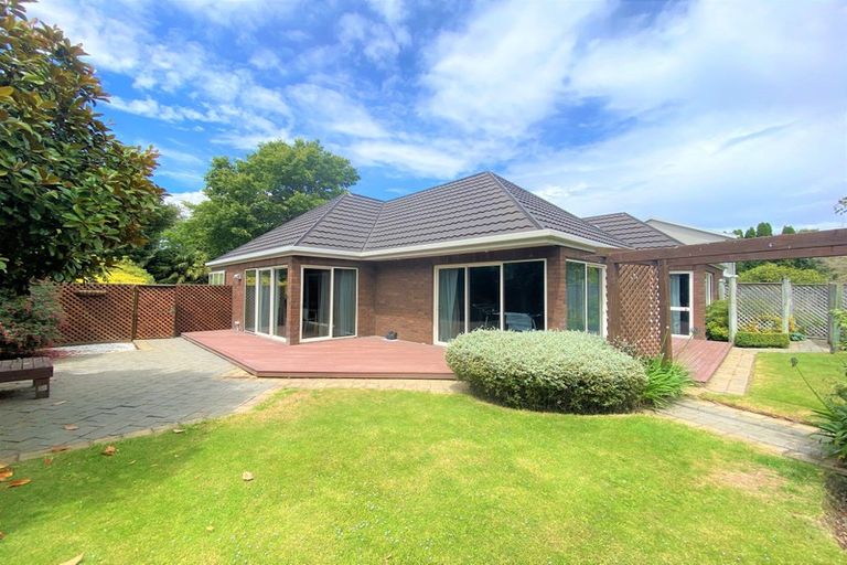 Photo of property in 6 Audley Gate, Avonhead, Christchurch, 8042