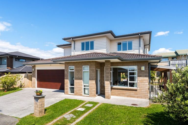 Photo of property in 16 Midhurst Avenue, Henderson, Auckland, 0612