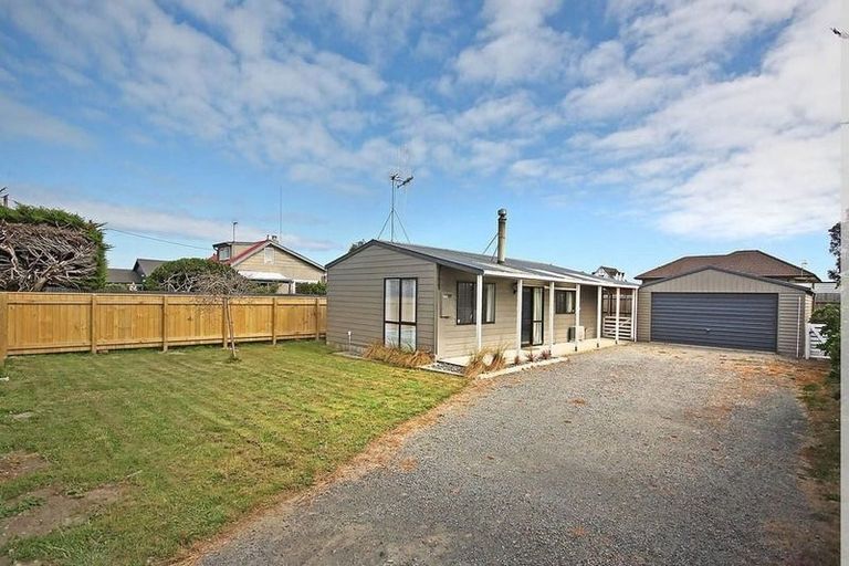 Photo of property in 5 Linklater Avenue, Foxton Beach, Foxton, 4815