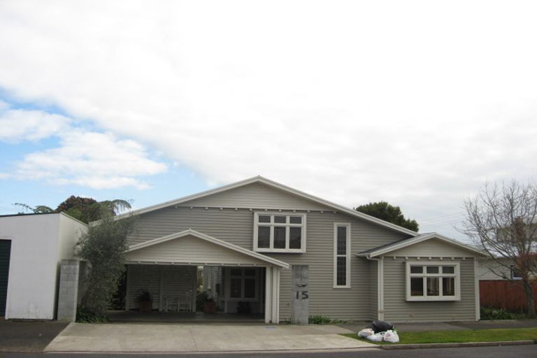 Photo of property in 15 Holsworthy Road, Lower Vogeltown, New Plymouth, 4310