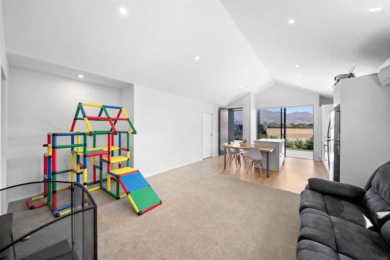 Photo of property in 26 Mount Creighton Crescent, Wanaka, 9305