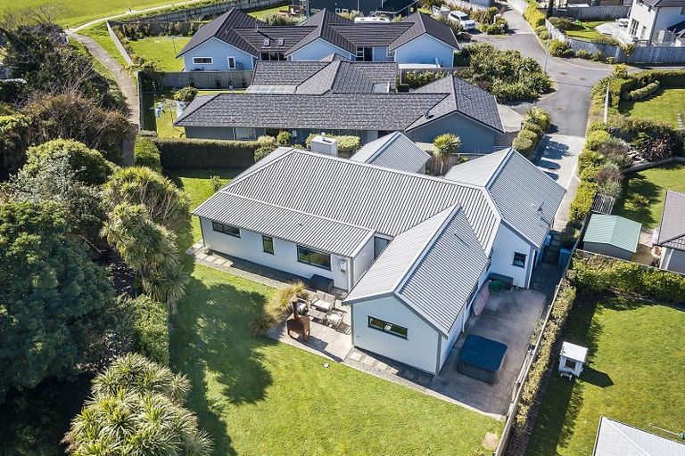 Photo of property in 50 Resolution Drive, Whitby, Porirua, 5024