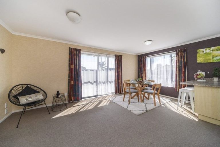 Photo of property in 4 Boston Parade, Kelvin Grove, Palmerston North, 4414