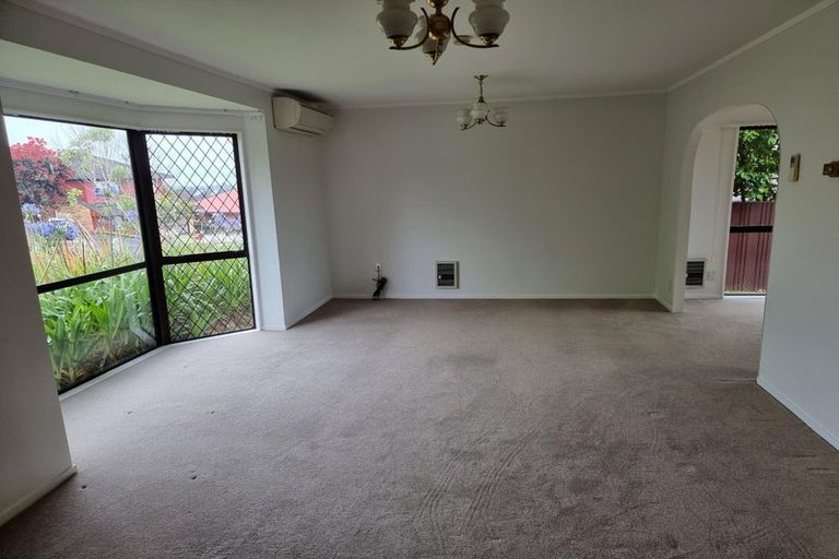 Photo of property in 57 Dalwhinnie Parade, Highland Park, Auckland, 2010