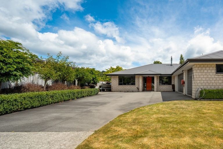 Photo of property in 12 Weka Place, Picton, 7220