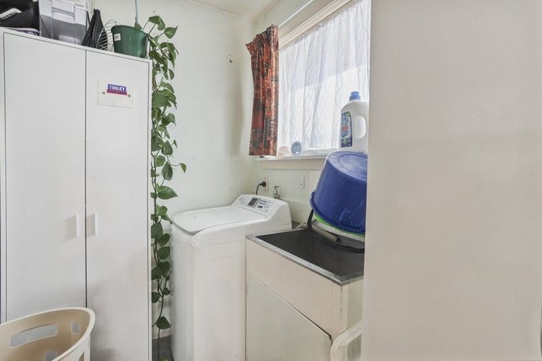 Photo of property in 90 Frensham Crescent, Woolston, Christchurch, 8062