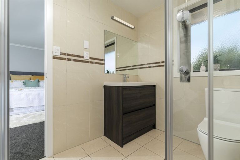 Photo of property in 8 Gordon Stanley Drive, Massey, Auckland, 0614