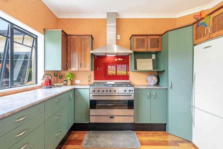 Photo of property in 6a Marua Palm Grove, Timberlea, Upper Hutt, 5018