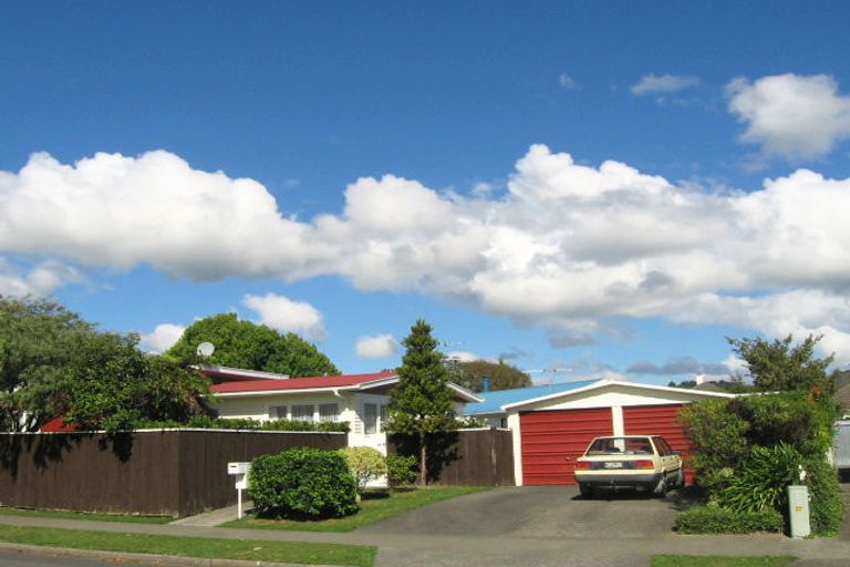 Photo of property in 1 Bonnie Glen Crescent, Ebdentown, Upper Hutt, 5018