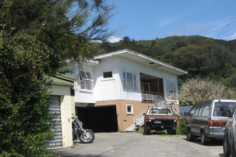 Photo of property in 3 Milton Terrace, Picton, 7220
