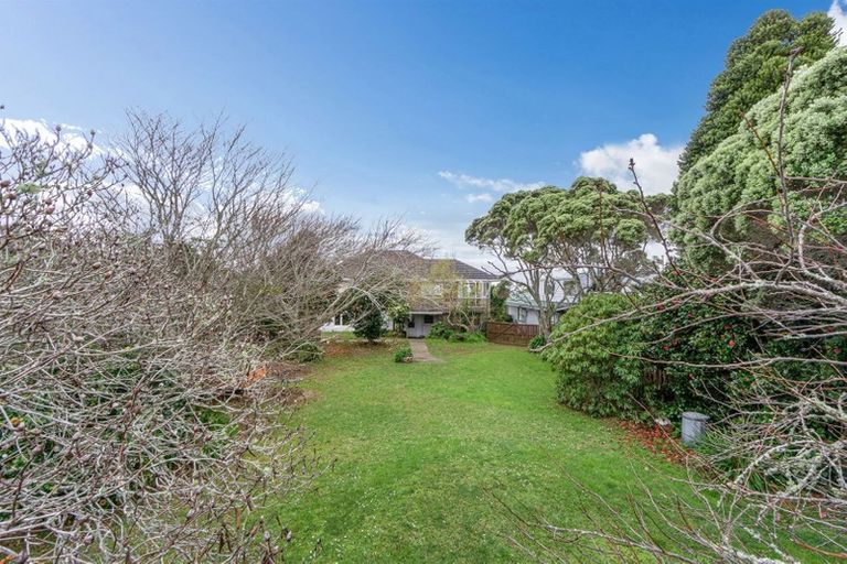 Photo of property in 314 East Coast Road, Forrest Hill, Auckland, 0620