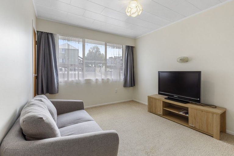 Photo of property in 4 Aramoana Place, Maupuia, Wellington, 6022