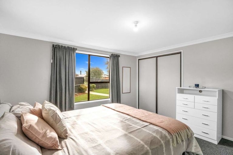 Photo of property in 12 Mchaffies Place, Wainoni, Christchurch, 8061