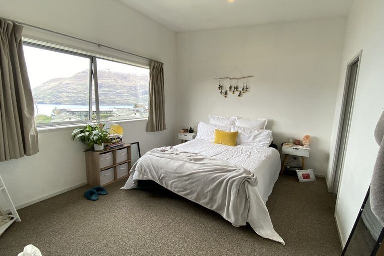 Photo of property in 45 Wynyard Crescent, Fernhill, Queenstown, 9300