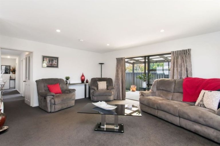 Photo of property in 15 Te Maru Place, Redwood, Christchurch, 8051