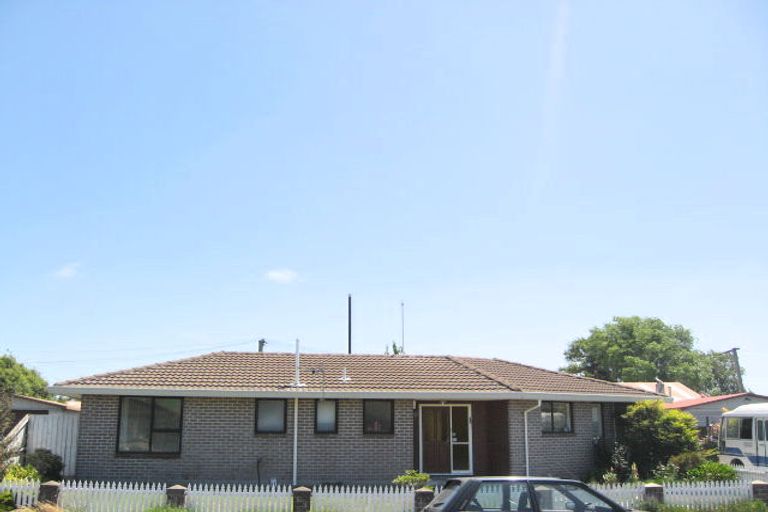 Photo of property in 5 Mchaffies Place, Wainoni, Christchurch, 8061