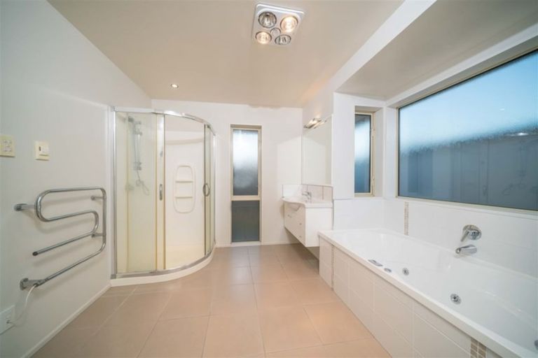 Photo of property in 3 Cyclamen Place, Aidanfield, Christchurch, 8025