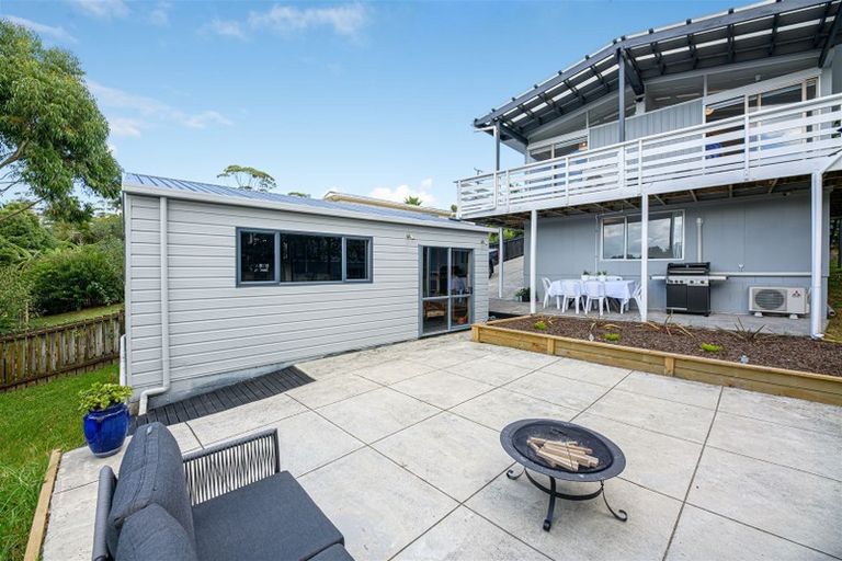 Photo of property in 100 Awaroa Road, Sunnyvale, Auckland, 0612