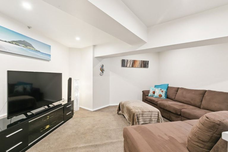 Photo of property in Stadium Garden Flats, 101/107 Thorndon Quay, Pipitea, Wellington, 6011