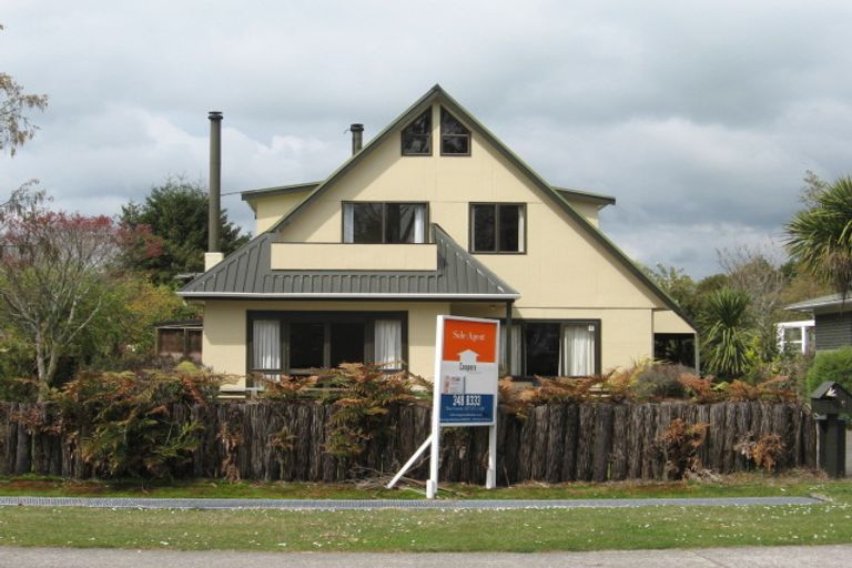 Photo of property in 16 Willow Avenue, Hannahs Bay, Rotorua, 3010