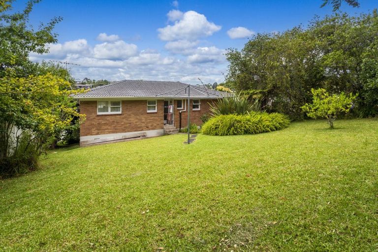 Photo of property in 4 Ayton Drive, Totara Vale, Auckland, 0629