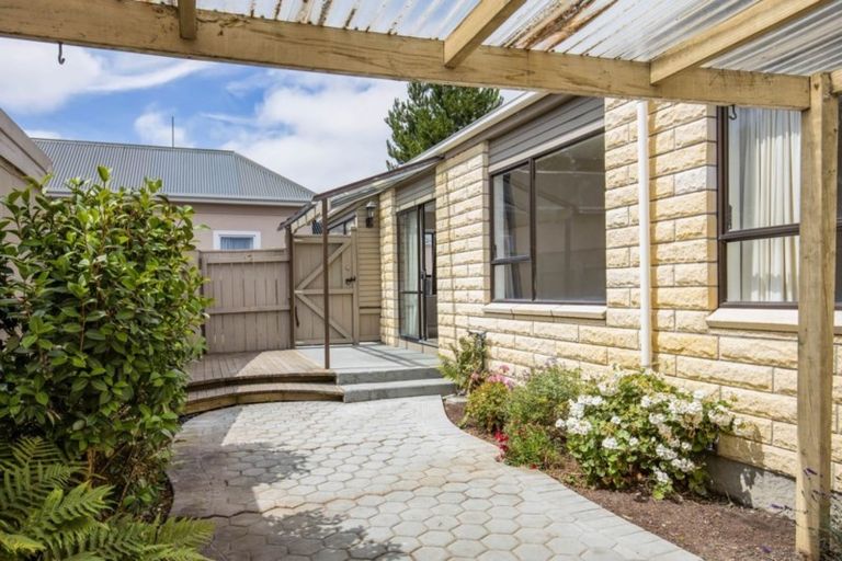 Photo of property in 2/92 North Avon Road, Richmond, Christchurch, 8013