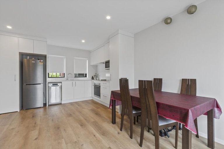 Photo of property in 14/15 Sunhill Road, Sunnyvale, Auckland, 0612