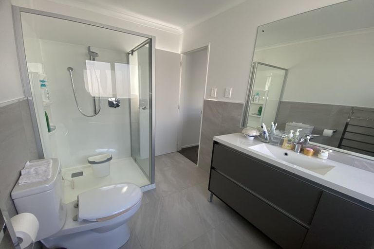 Photo of property in 4 Frank Newton Road, Swanson, Auckland, 0614