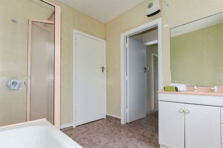 Photo of property in 63 Acacia Avenue, Upper Riccarton, Christchurch, 8041