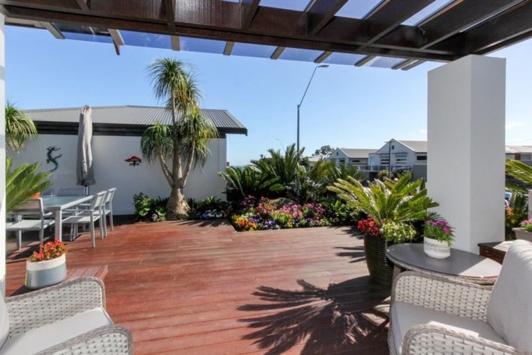 Photo of property in 20 Mangorei Road, Strandon, New Plymouth, 4312