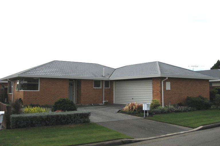 Photo of property in 1/15 Honeysuckle Place, Northcote, Christchurch, 8052