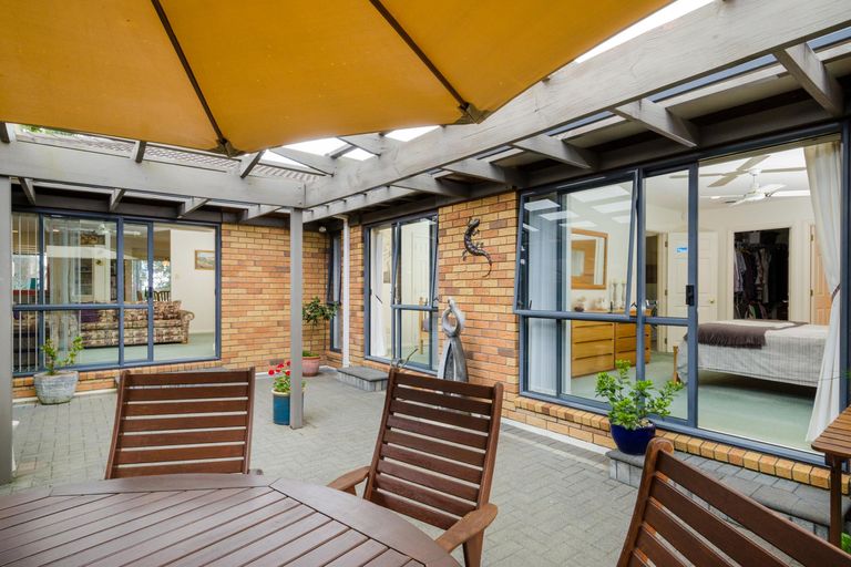 Photo of property in 30 San Bernadino Drive, Henderson, Auckland, 0612