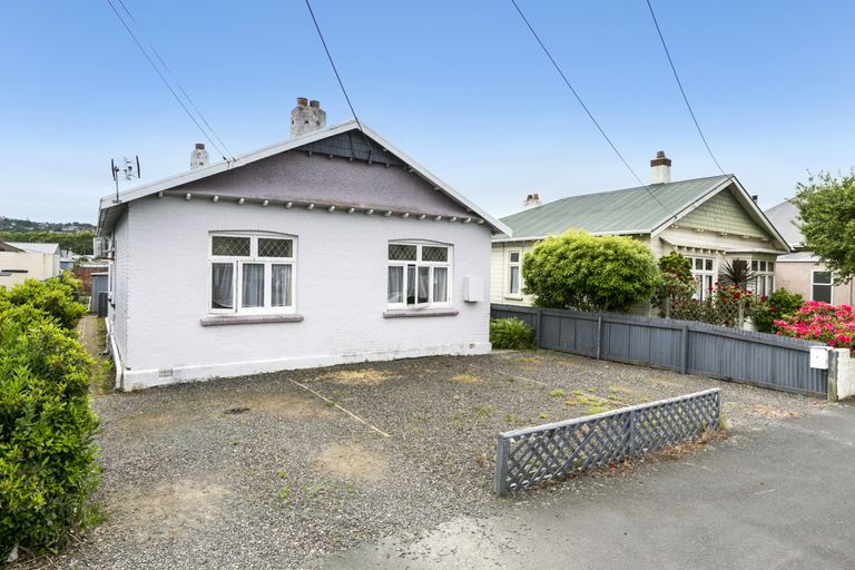 Photo of property in 38 Hargest Crescent, Saint Kilda, Dunedin, 9012