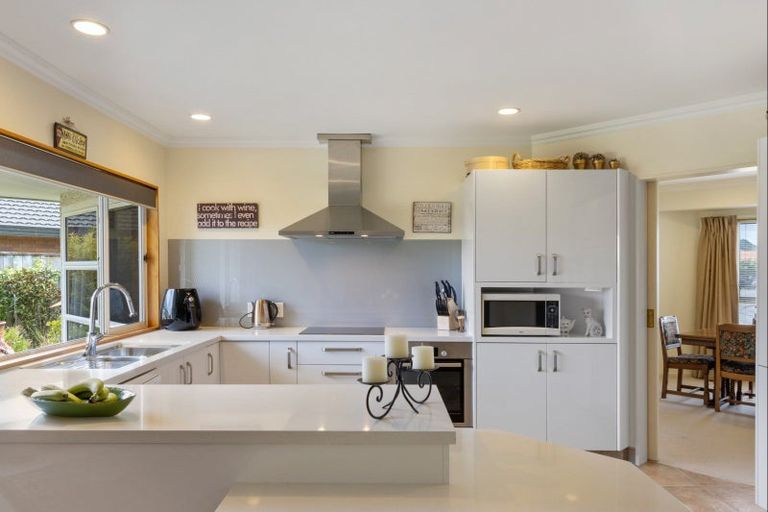 Photo of property in 9 Knightsbridge Place, Taradale, Napier, 4112